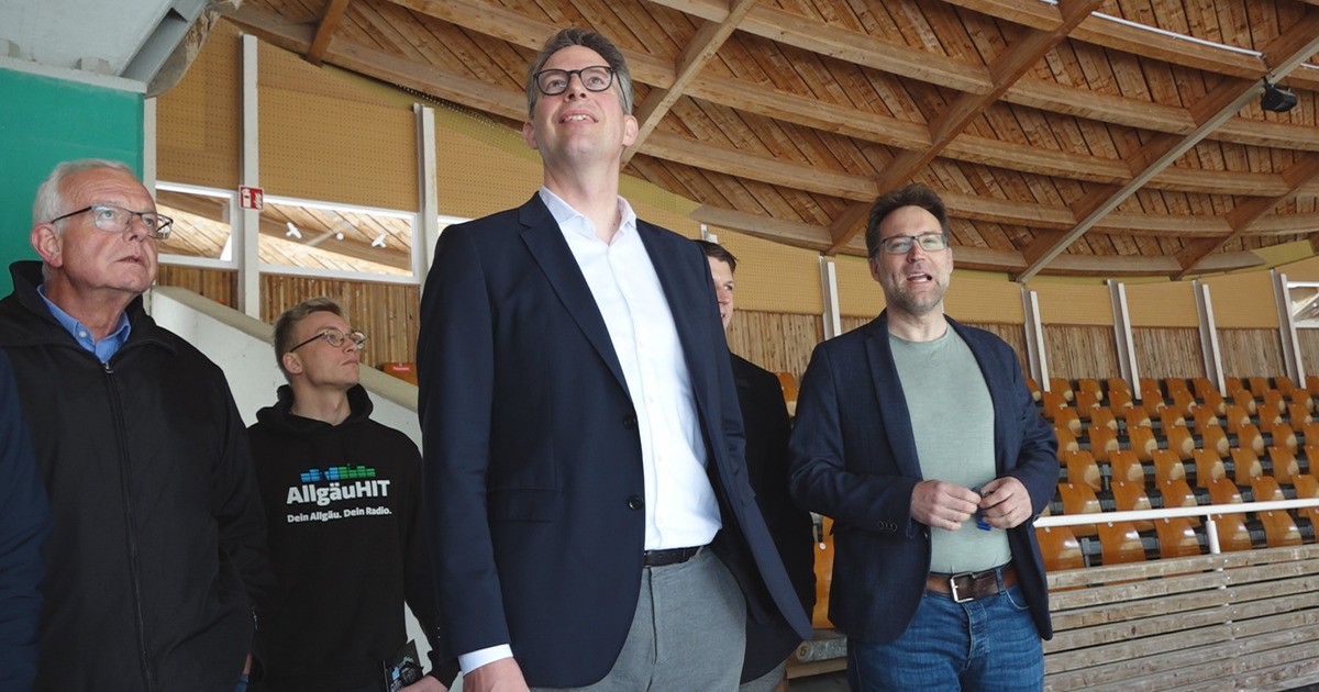 “Minister of State for Science and Art visits Allgäu open-air stage to support volunteers”